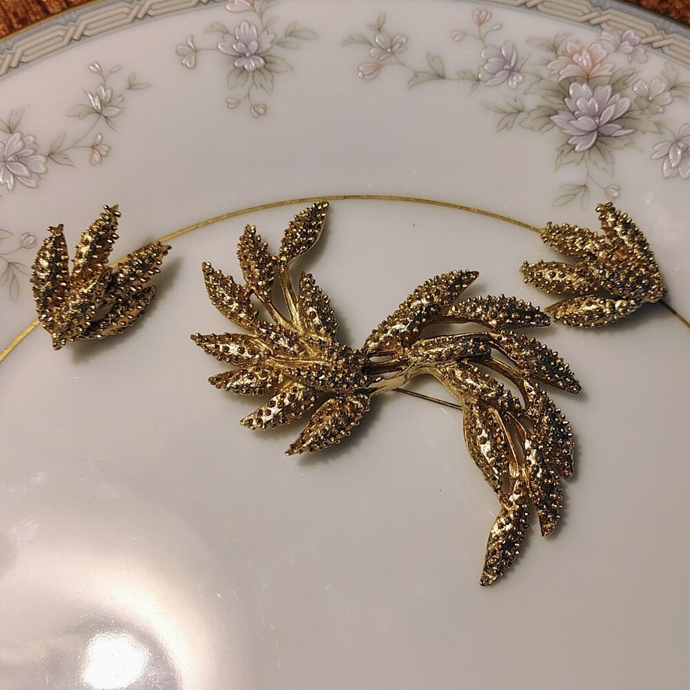 Vtg 60s MCM Signed Sarah Cov Gold Tone Harvest Brooch & Clip on Earrings Set